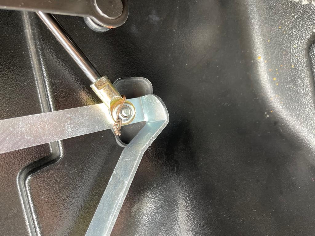 Picture 3. Gas spring retained with bailing wire..jpg